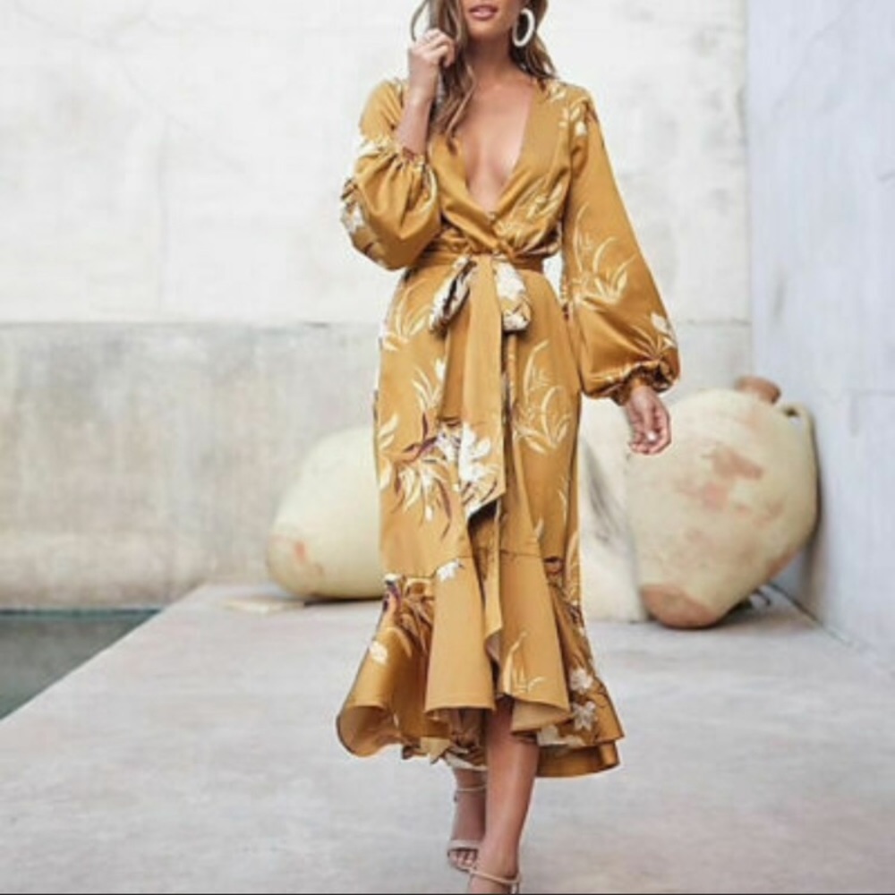 Rocky Barnes Satin Floral Kimono NWT XS/S